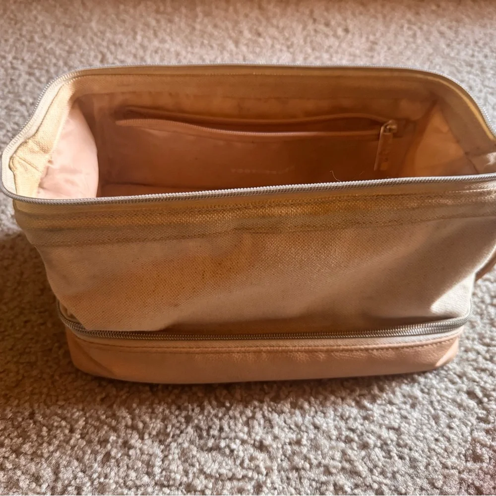 Beis The Dopp Kit in Beige